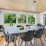 Three-bedroom In Jagerspris