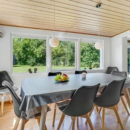 Three-bedroom In Jagerspris