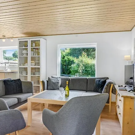 Three-bedroom In Jagerspris Ferienhaus