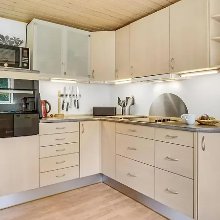 Three-bedroom In Jagerspris Feriehus *