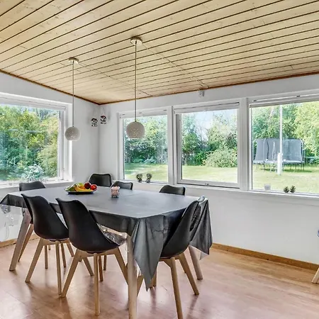 Three-bedroom In Jagerspris Feriehus Jægerspris
