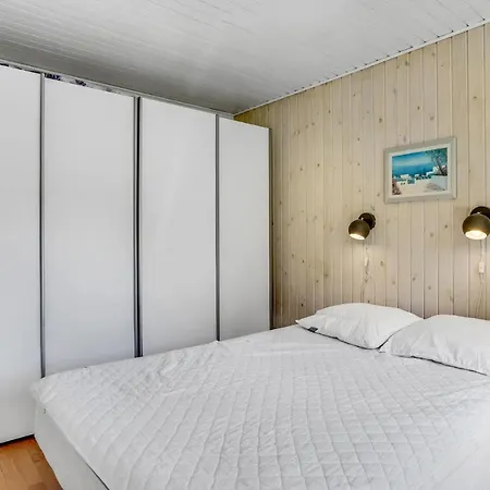 Ferienhaus Three-bedroom In Jagerspris Jægerspris